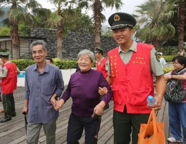 盐田军民鱼水一家亲双拥花开别样红