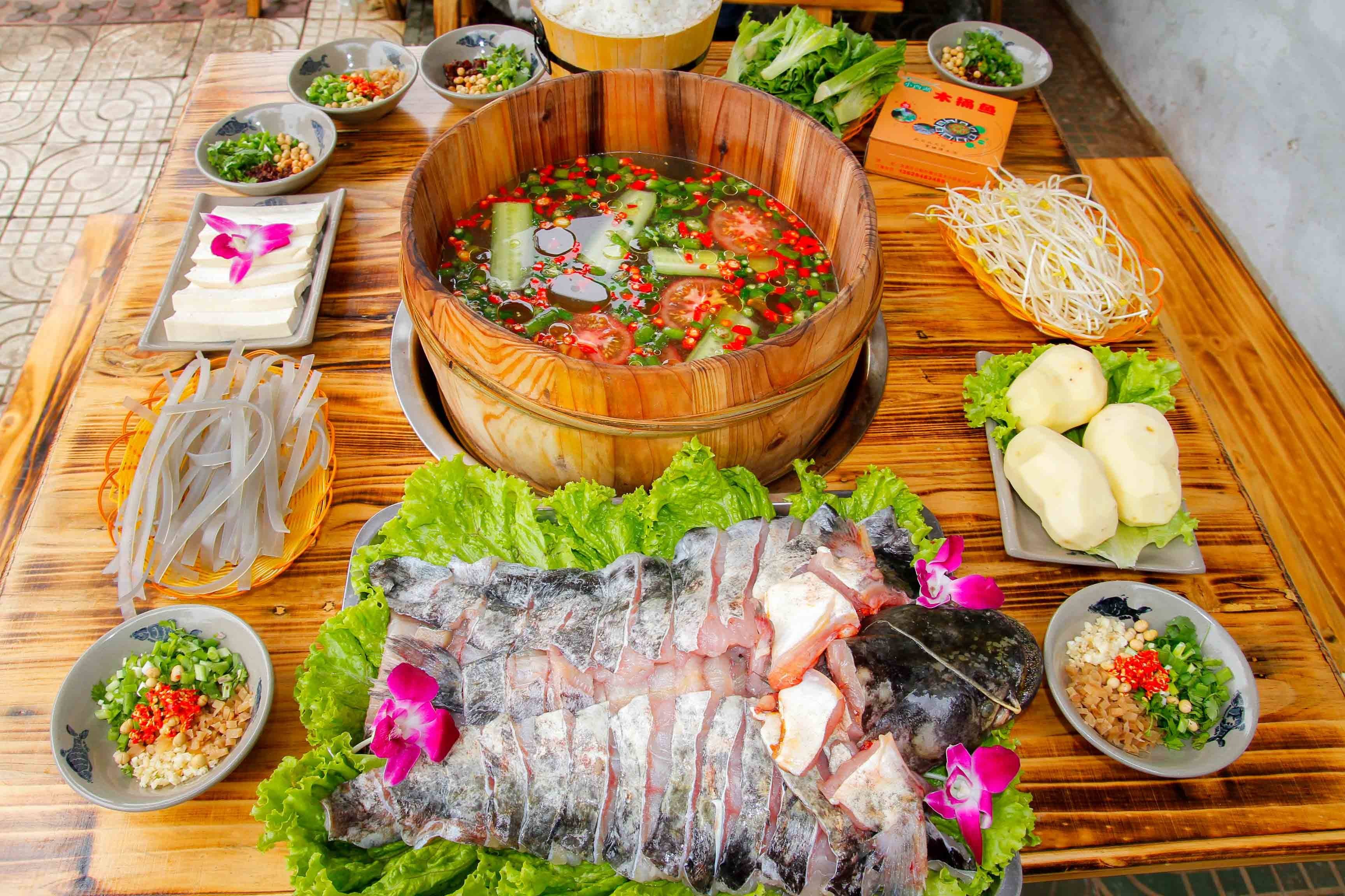 美食也多空气也好这里较稻城亚丁海拔较低是去稻城亚丁景区居住的最好