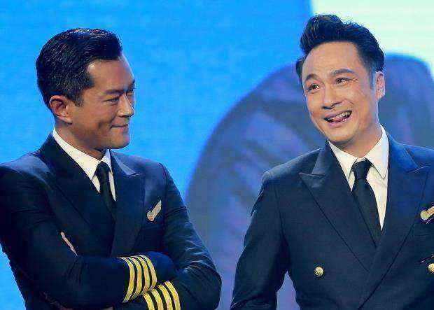 45岁的吴京终于活成了古天乐一样黑