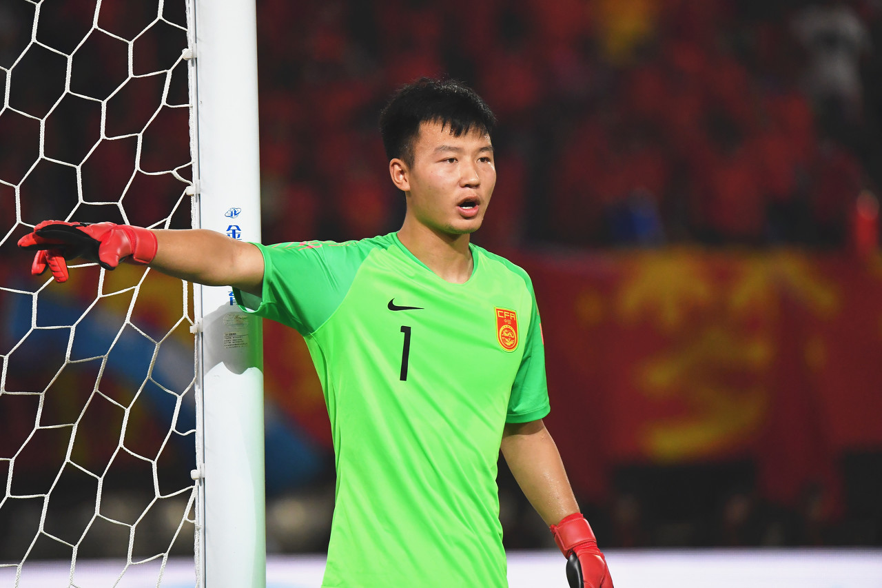 外媒:曼联,阿森纳等豪门考察国奥门将陈威