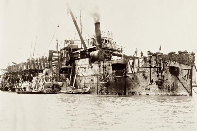 【旅顺口的日本船坞】船坞在水岸边(人工)建设的,造船,修船的地方