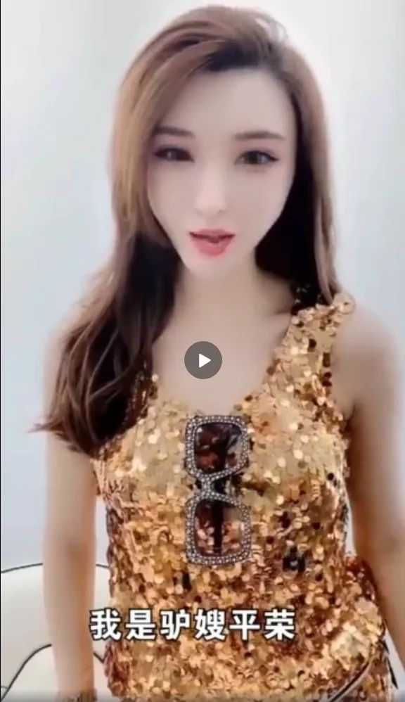 李宇春上一秒还在戛纳走红毯下一秒就跑进了快手直播间