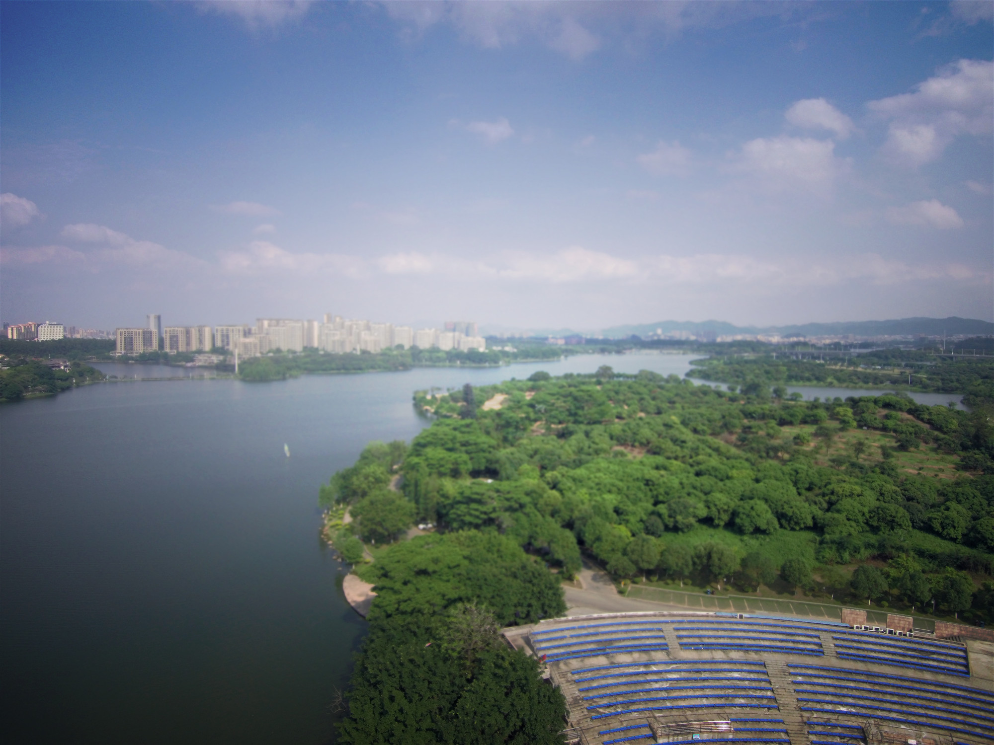 1/ 12 【博悦旅途:航拍城市风景】广东东莞有许多优美的风景.