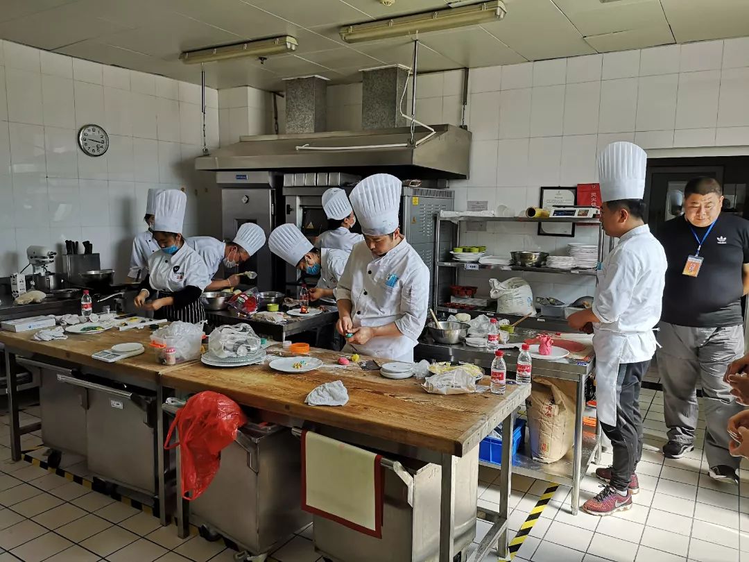 本次大赛共有来自金山国际酒店,丽都山庄,龙门大酒店,金鑫蛋糕,一绮