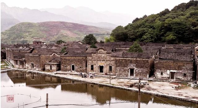 恐怖小说《湘南僵尸村》:全村700人,200人变僵尸