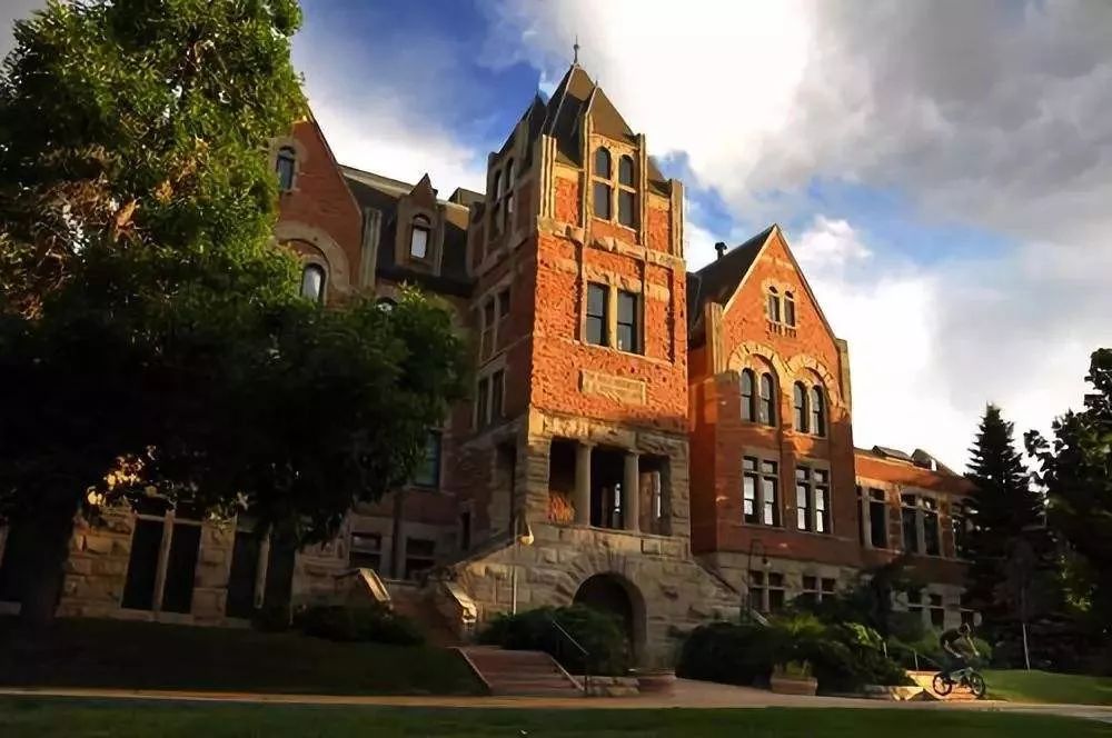 佩斯大学(pace university),建校于1906年,位于世界最大的经济金融