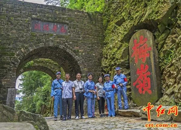 開國將軍李聚奎彭顯倫子女廣東南雄尋訪革命足跡組圖