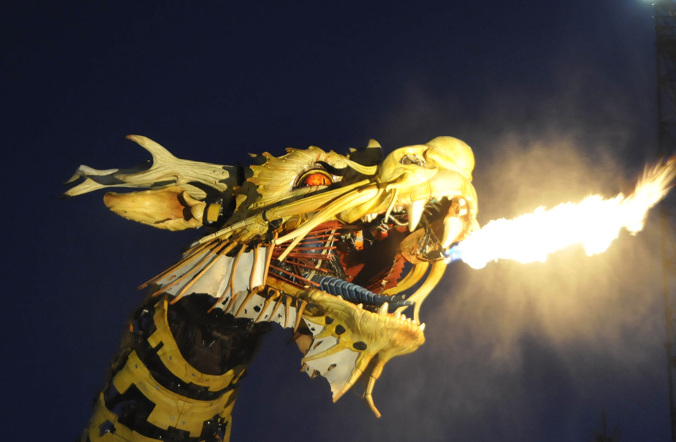 原创三国演义中诸葛亮大破八纳洞主兽阵第一次使用火焰喷射器