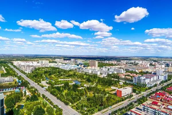 乌审旗:人添精神城换装 全民共创共享文明城