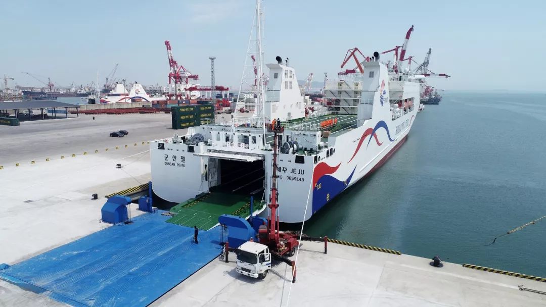 群山明珠号大型客货班轮从石岛新港离港首航