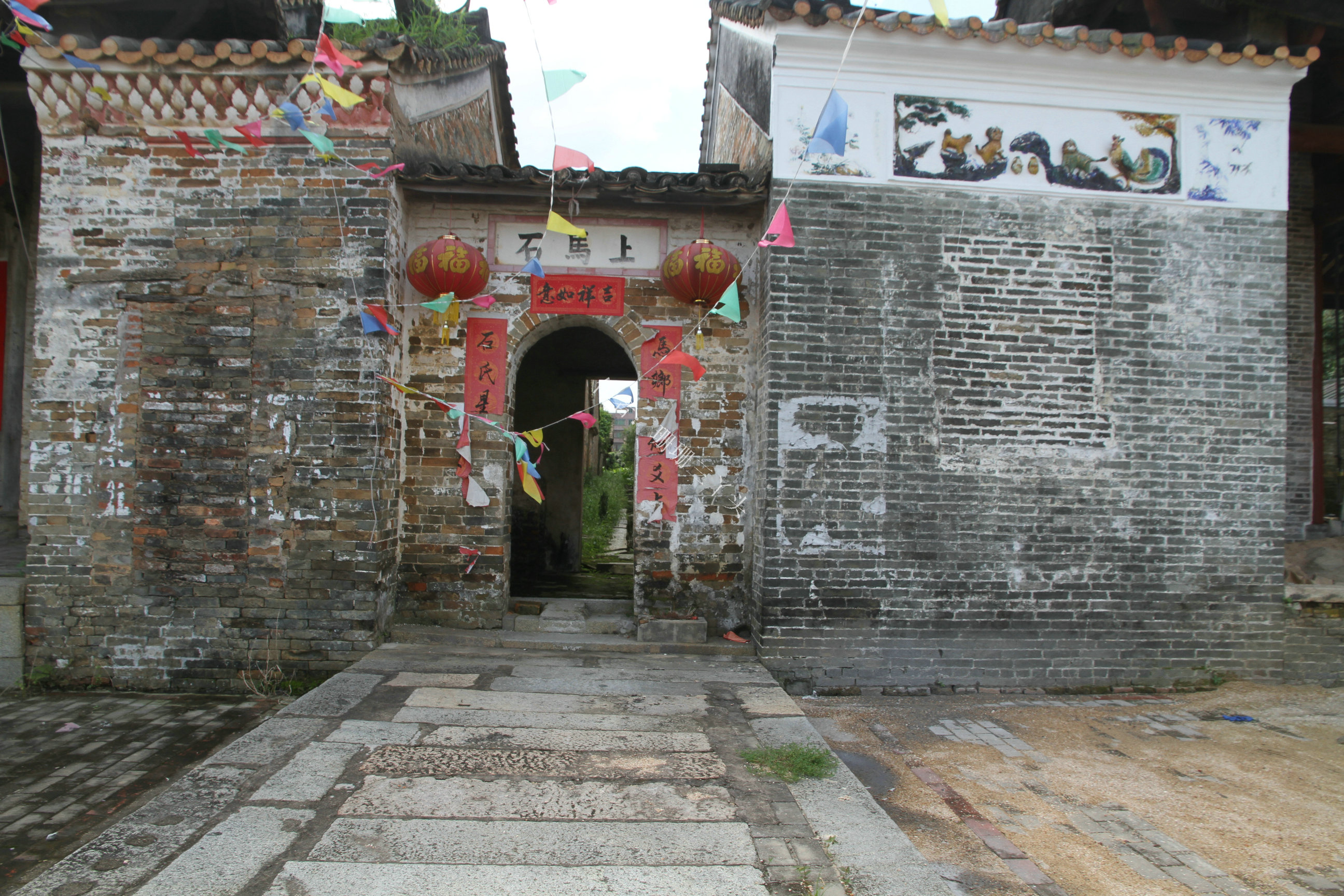 从化最大梳式布局村的双凤朝阳奇景:双凤山倒映在村池塘