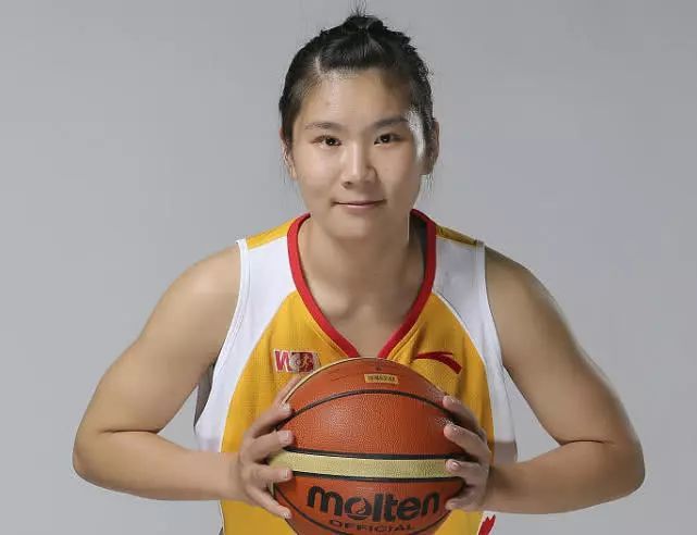 她们,赢得中国篮球史上首个世界冠军!_张芷婷