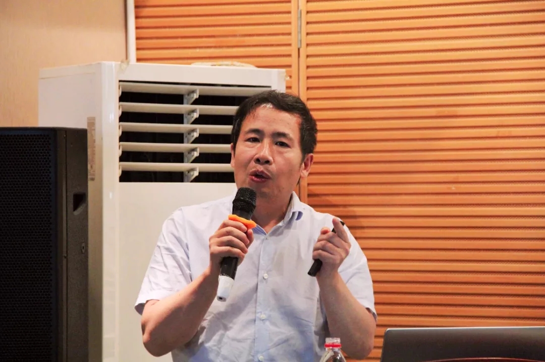 院附属眼视光医院副院长,卫生部眼科内镜专业指导委员会吴文灿教授