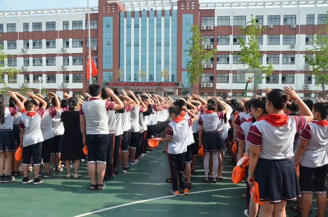 临沂东城实验小学图片