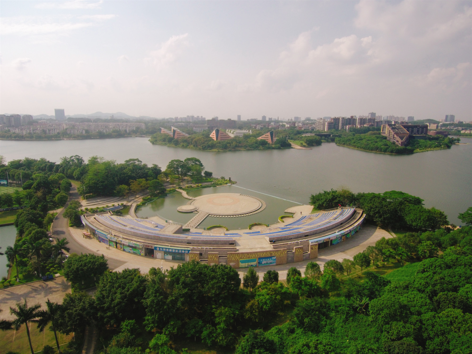 航拍圖片:東莞松湖廣場,松山湖勝景,好美