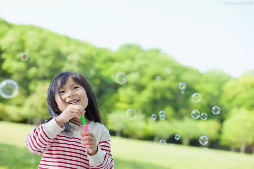 最不爱笑的孩子,家里都有一个爱发脾气的父母(配语音)