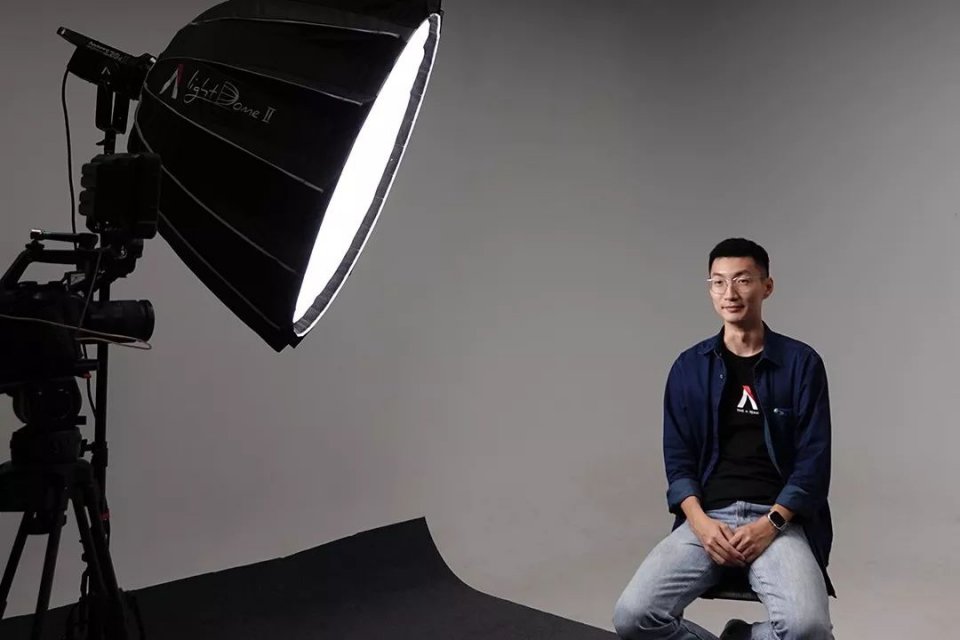 只需一盏灯单人访谈的五种布光方法–山东济南上山传媒解析