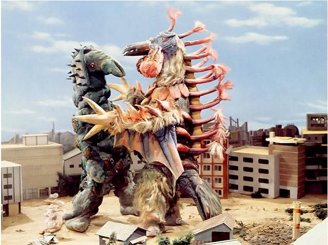 一只长相很丑的变异虫子怪兽叫做凯姆吉拉,一直沉睡在大熊山里,小时候