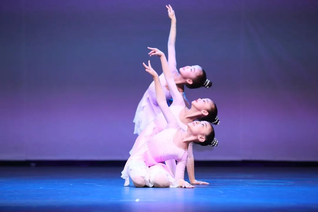 isee活动万达校区开业倒计时未来可期感恩同行