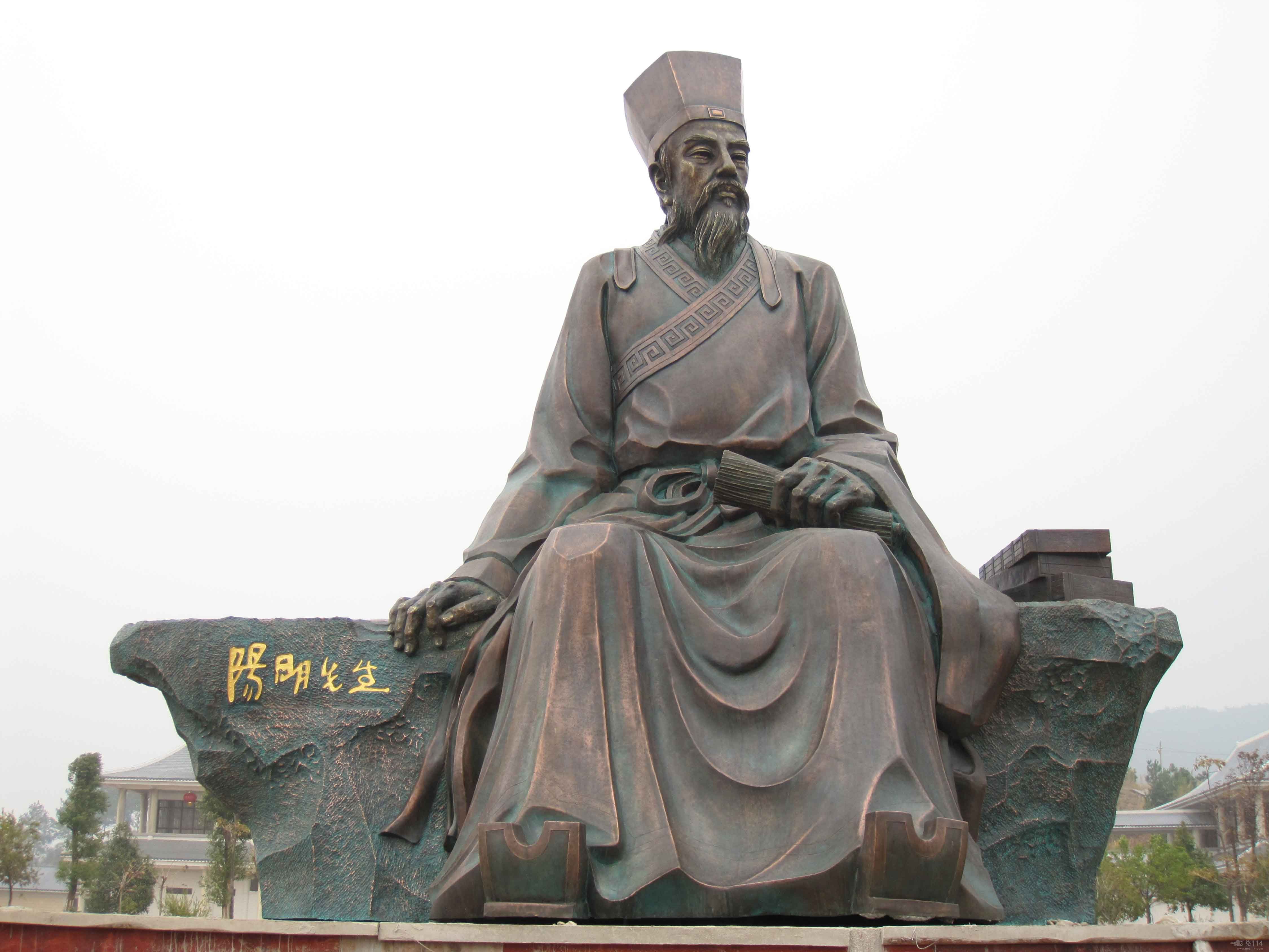 王守仁塑像六月份,身在江西的宁王朱宸濠叛乱,这个消息再次勾起了朱寿