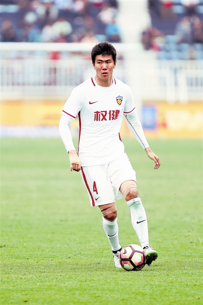 国足主力2000万加盟恒大却成铁板凳,谁来挽救他?_刘奕鸣