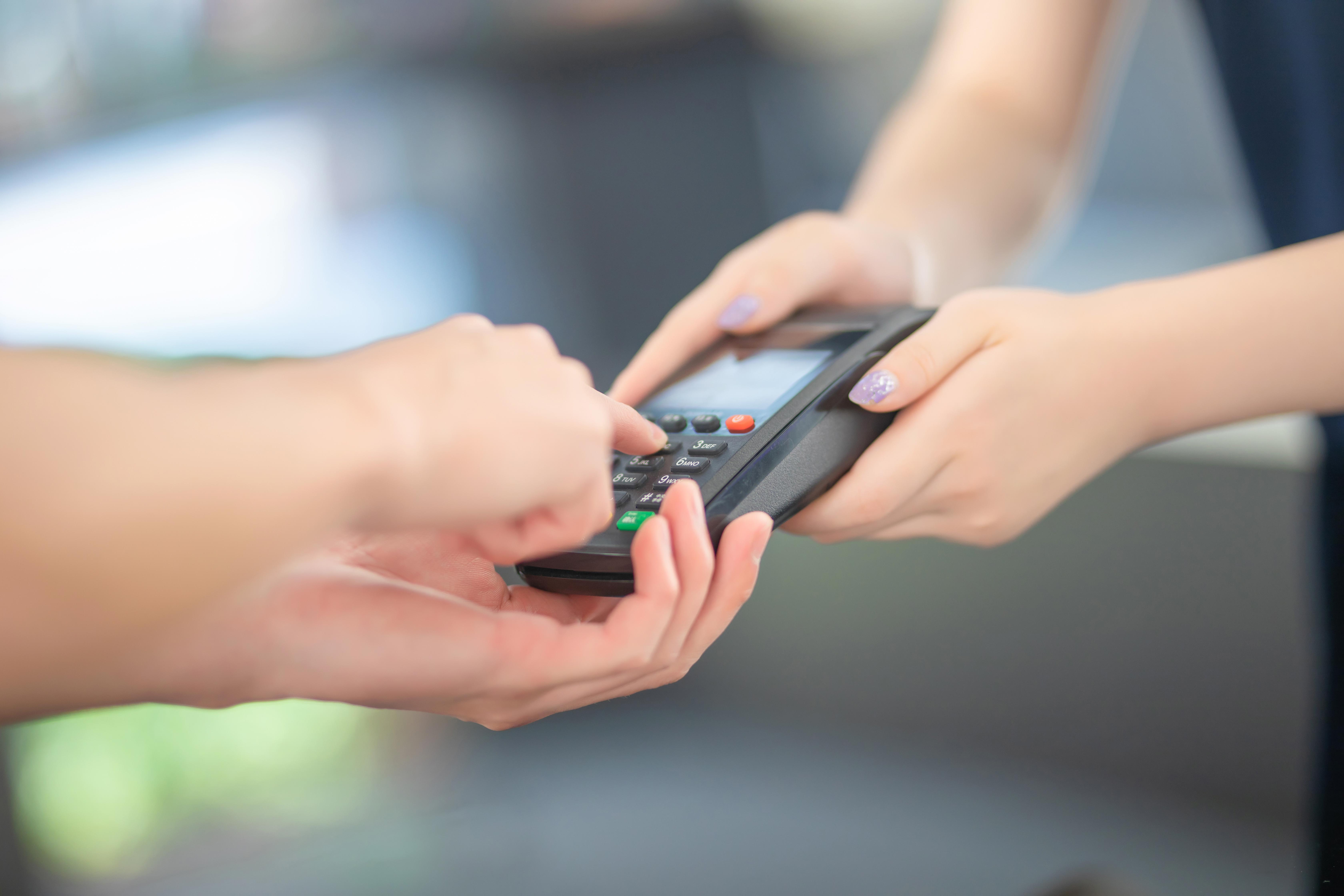 线下零售遭行业搁浅 家乐福中国48亿"卖身"苏宁_消费者