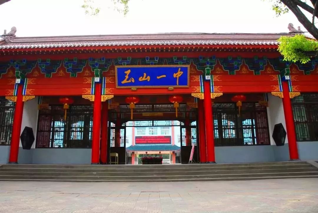 其中一中2004人,比去年增加145人;二中356人,比去年增加13人;樟村中学