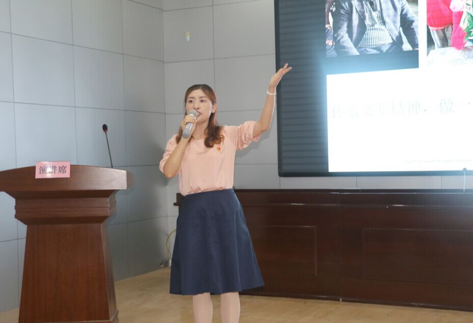 万源市举行女职工爱岗爱家爱国展示巾帼风采主题演讲比赛