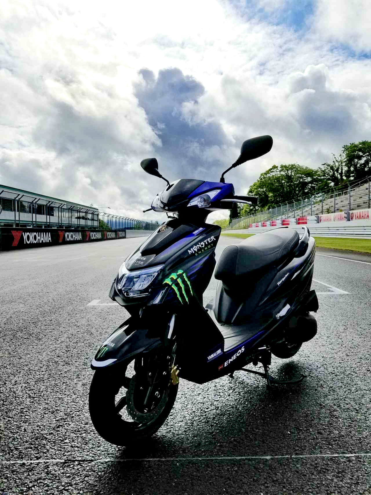 yamahamotogp工厂车队图案的yzfr25xc125