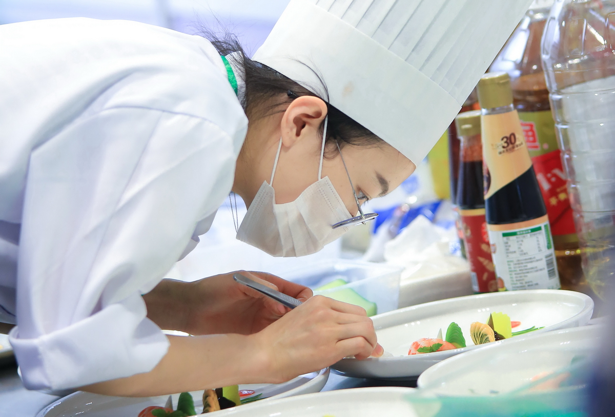 青岛海尔洲际酒店厨师团队双获世界中餐业联合会青年厨师排名赛大奖