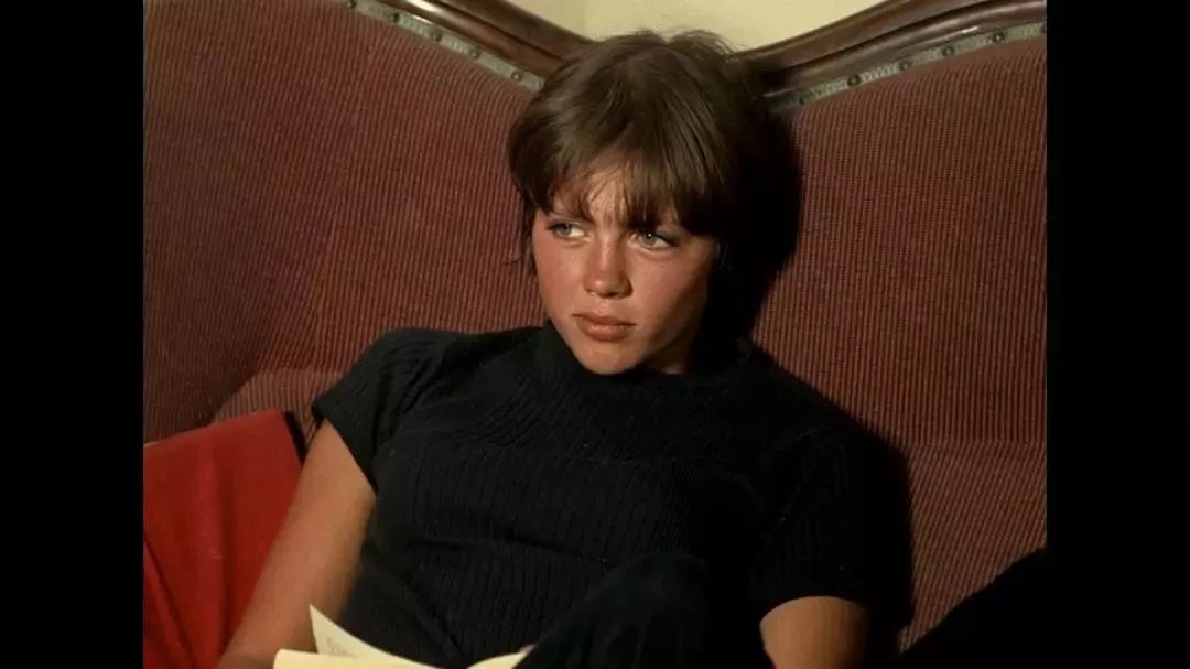 松鼠肌是嘴角旁的两块肌肉,没有木偶纹的发达的松鼠肌会增加人的不