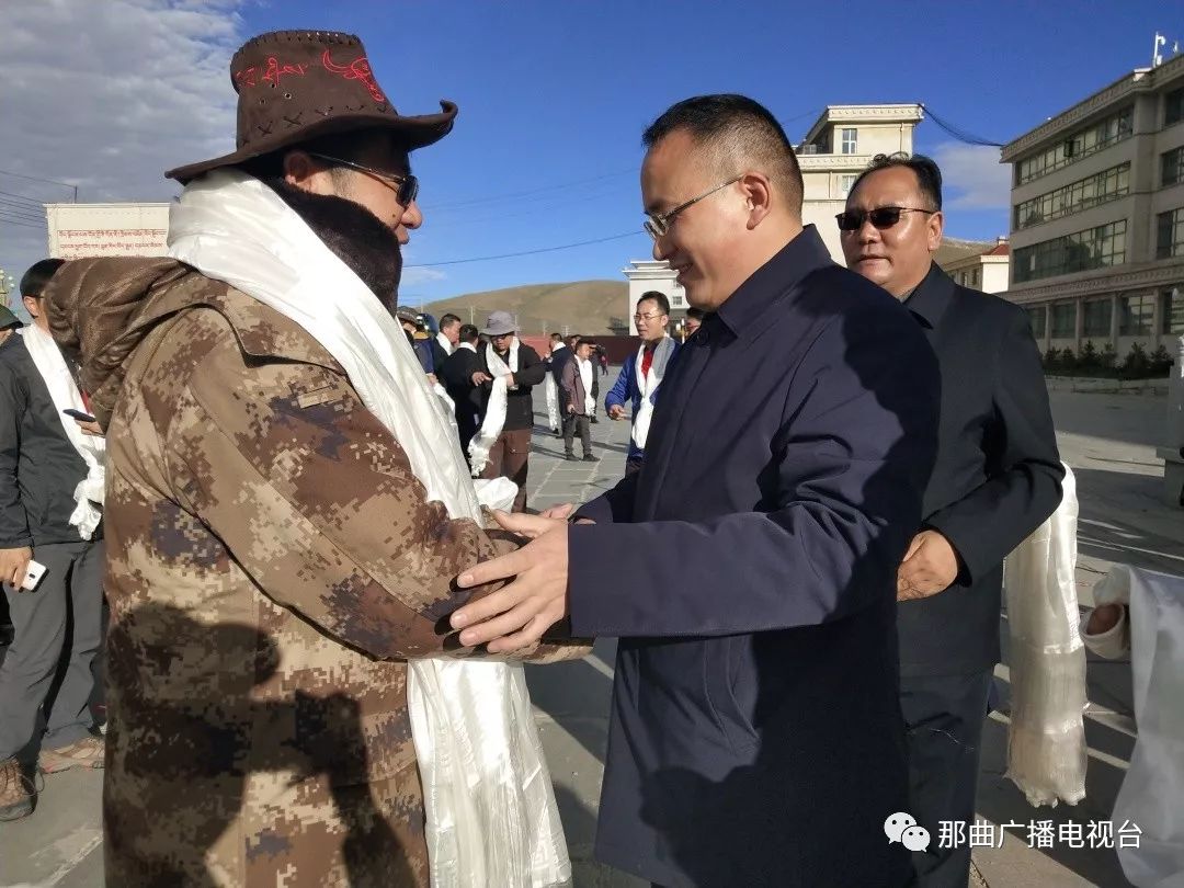 那曲市热烈欢送浙江辽宁两省和中央五大国有企业第八批援藏干部人才