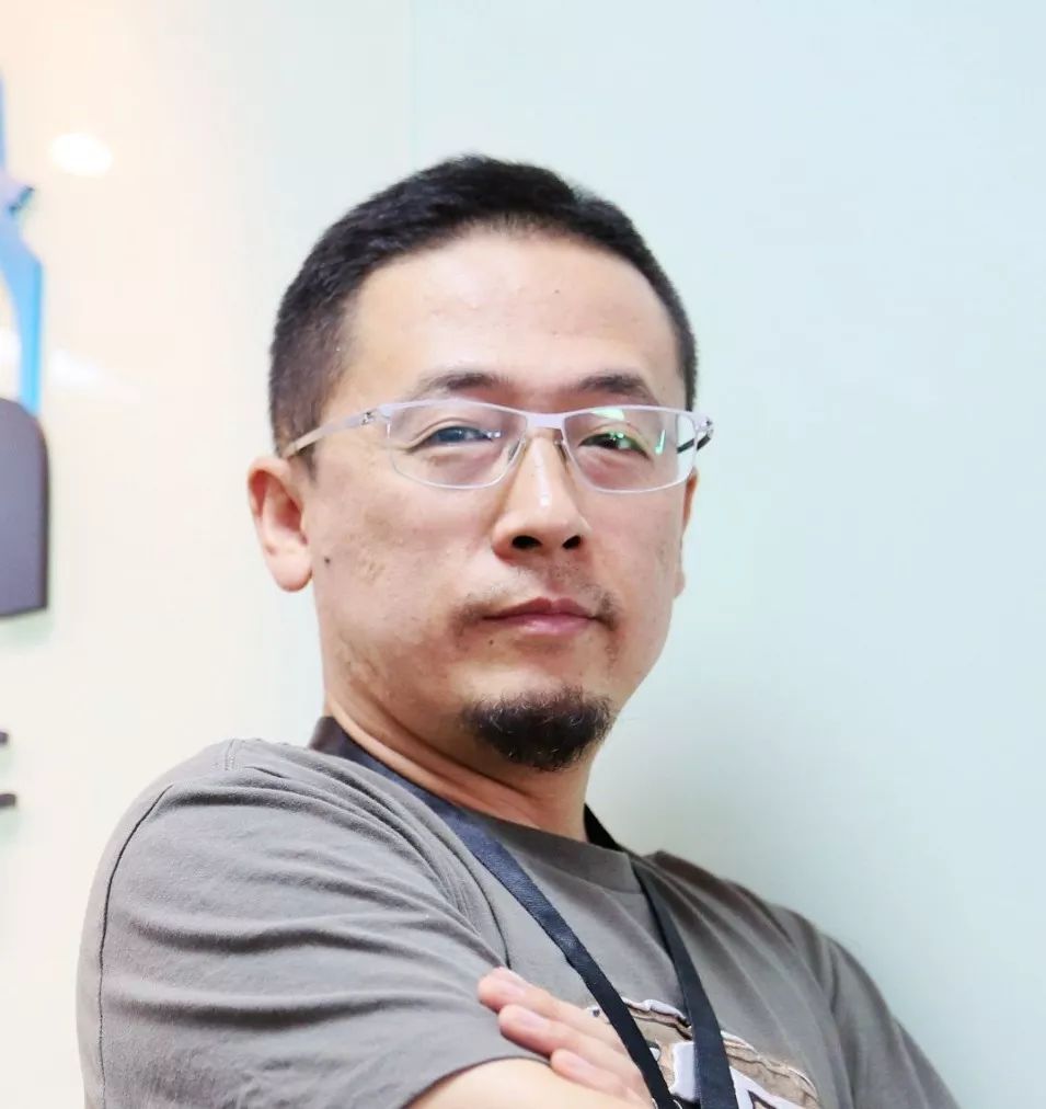 旅游企业如何通过创新技术提升客户沟通体验,降低服务成本?