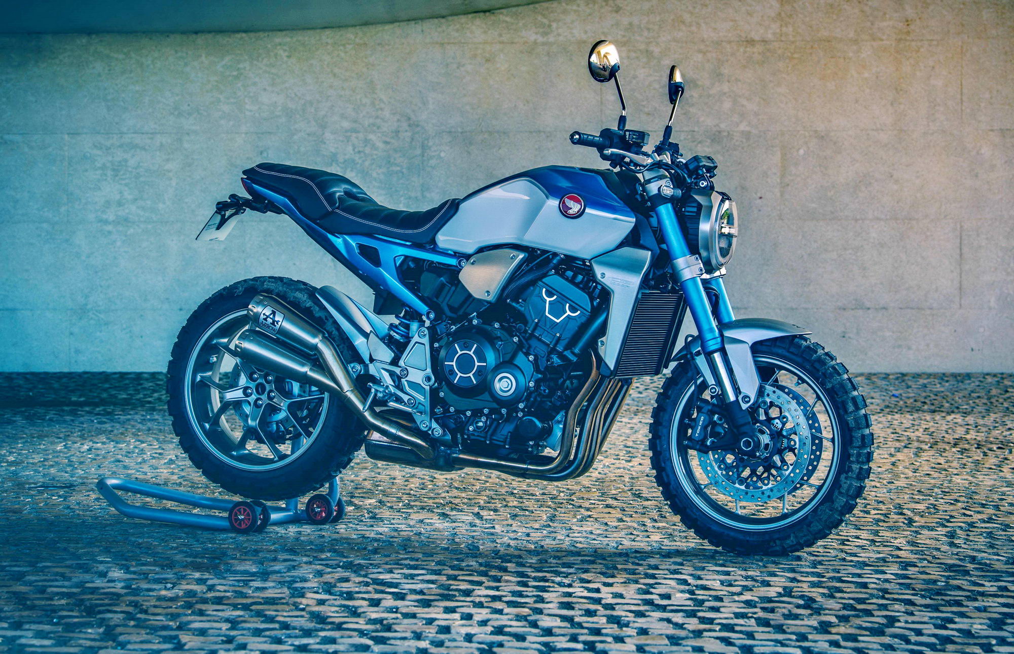 纪念首款直四车型面世五十周年,honda cb1000r 猴子定制