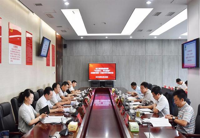 省委第十七巡回指导组副组长王靖锐,指导组成员潘启荣,熊周新,王咏梅