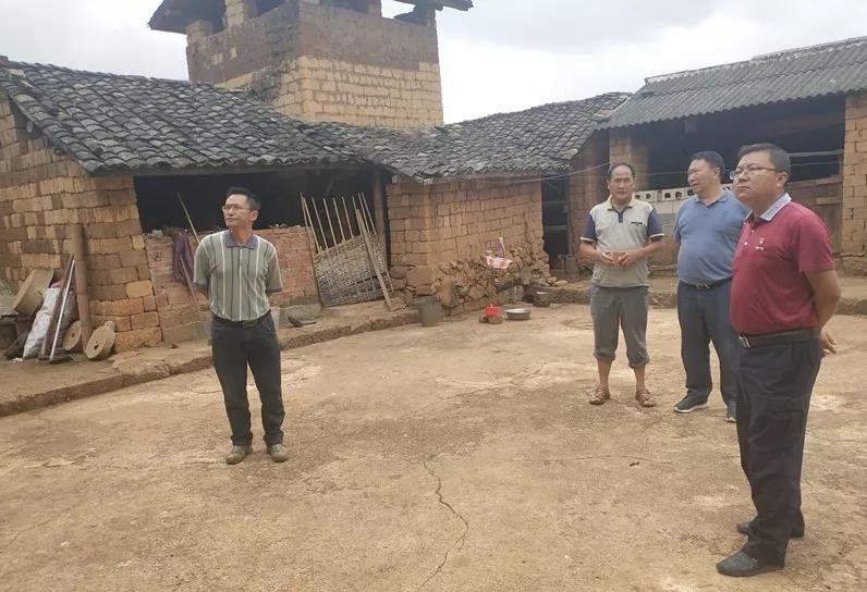 保山市隆阳区区长段生荣深入西邑乡窝角村调研指导