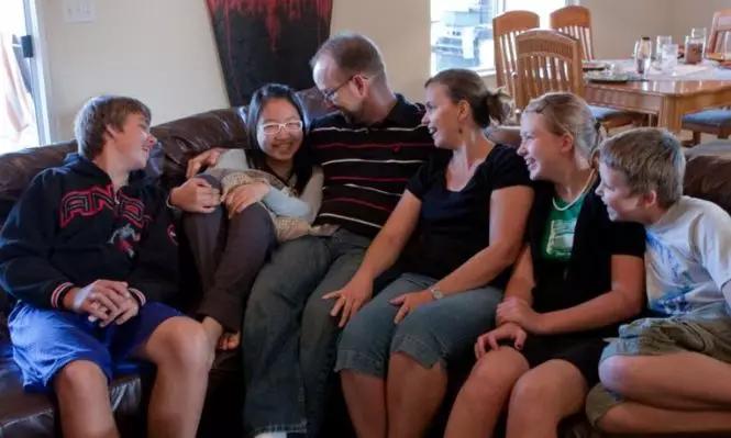 带着爸爸去留学的美国高中寄宿家庭生活是真实的吗