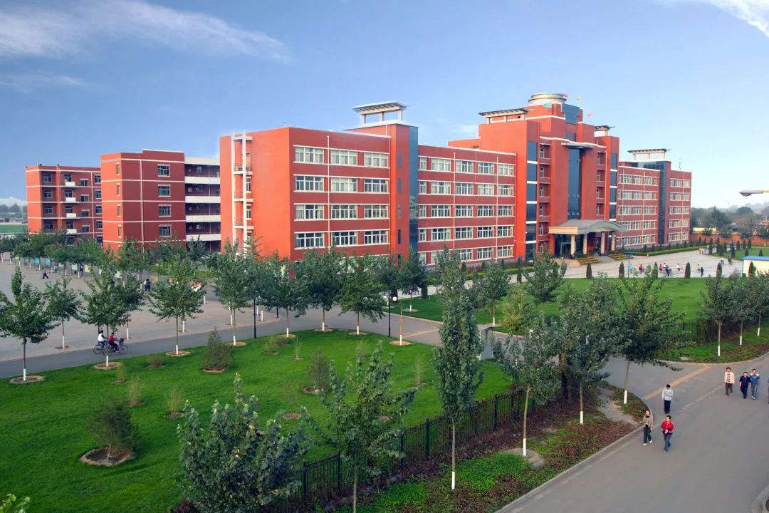 1,马骐同学以679分的成绩通过自主招生被清华大学录取.