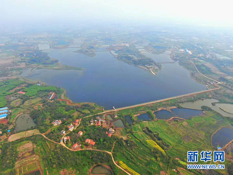 湖北应城市拥有丰富的膏盐矿和温泉资源,依托山,水,林,田,湖,温泉,膏