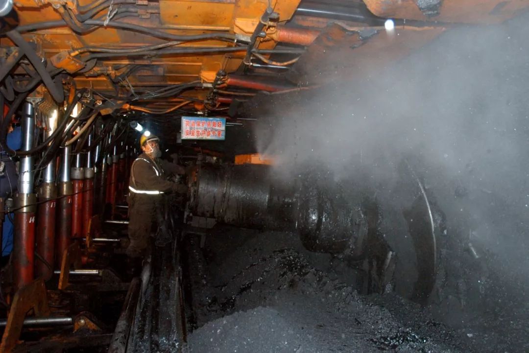 回眸峰峰煤矿70年丨老黄牛精神