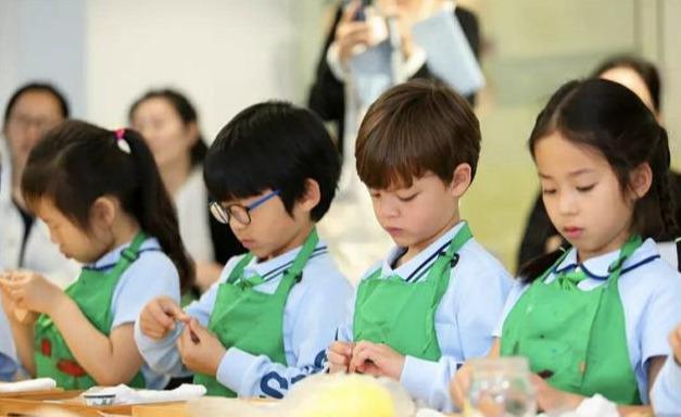 上海这些私立学校校服太酷!世外精致、包玉刚清新、宋庆龄低调-搜狐大视野-搜狐新闻