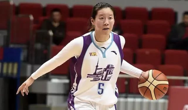 73米,司职后卫,她与张芷婷是上海队的队友,两人的配合非常默契.