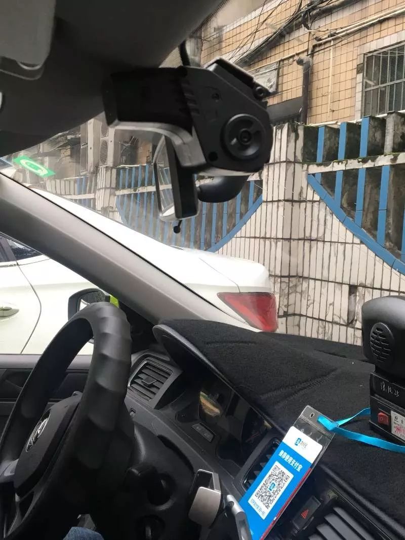 泸州部分出租车内新增摄像头_监控