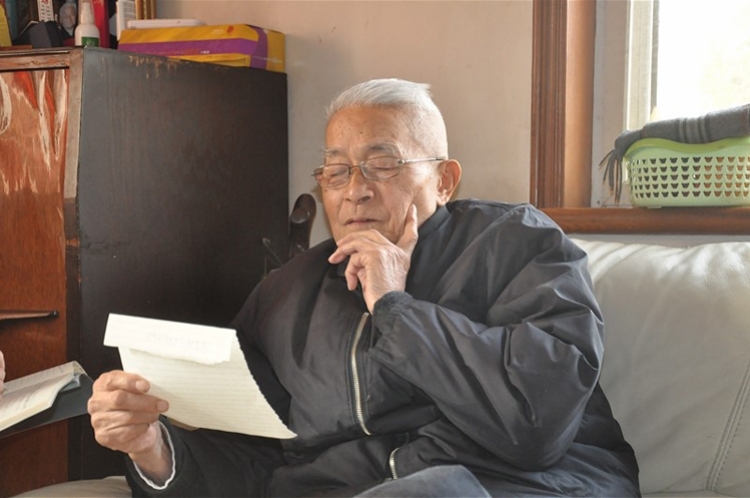 "大学语文之父"徐中玉:四十年摘抄千万字,百岁捐资百万助学