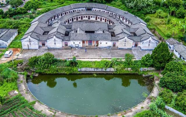梅州有一个叫侨乡村的地方听说来了就不想走
