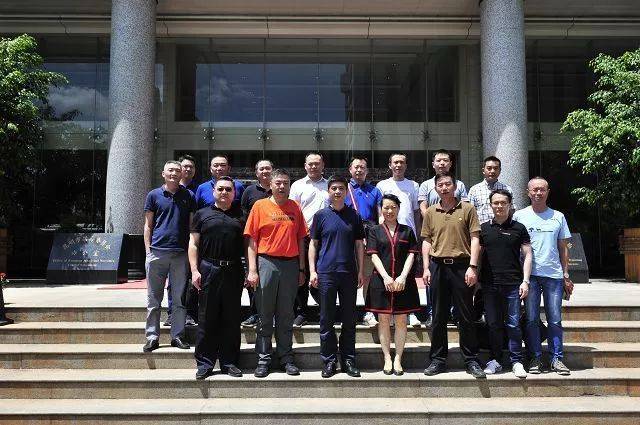 凌娅同志一行赴云南考察学习禁毒工作_缉毒