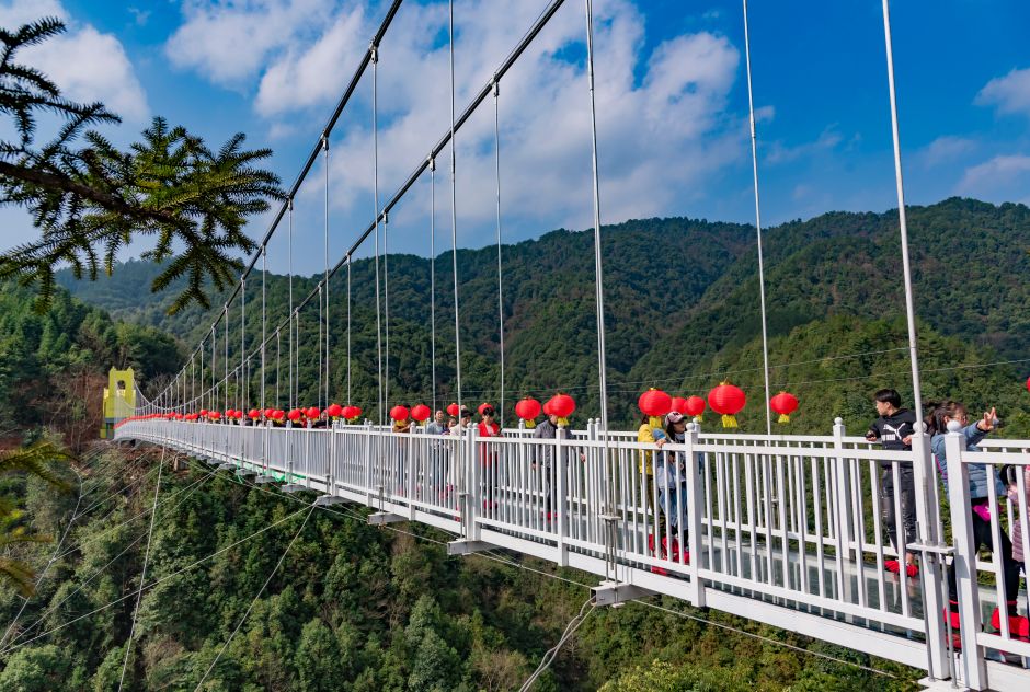 这个暑假就让皇龙峡漂流来承包你的快乐