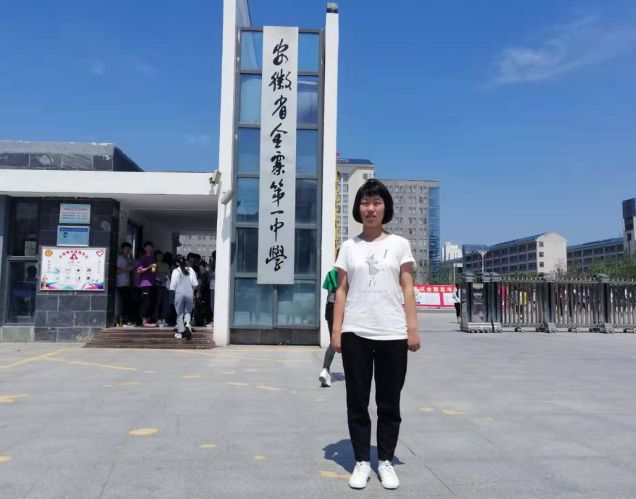 六安文科第一名金寨一中储晓雨昨天一夜之间火爆全网