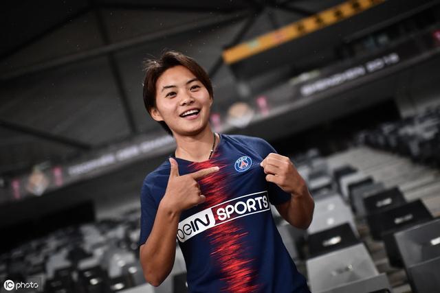 王霜离开巴黎的原因语言障碍导致生活困难曾多次被队内罚款