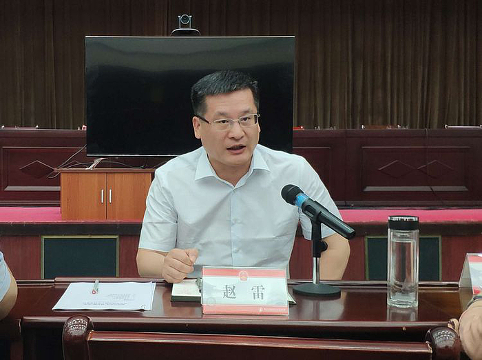 大会结束后,区委副书记,区长赵雷立即就贯彻落实会议精神和推动全区